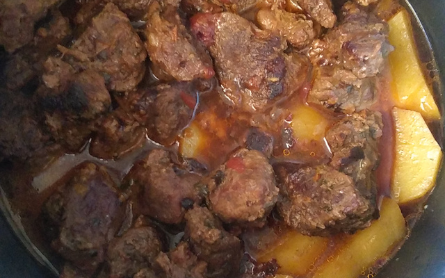 Carne de panela com batata deliciosa
