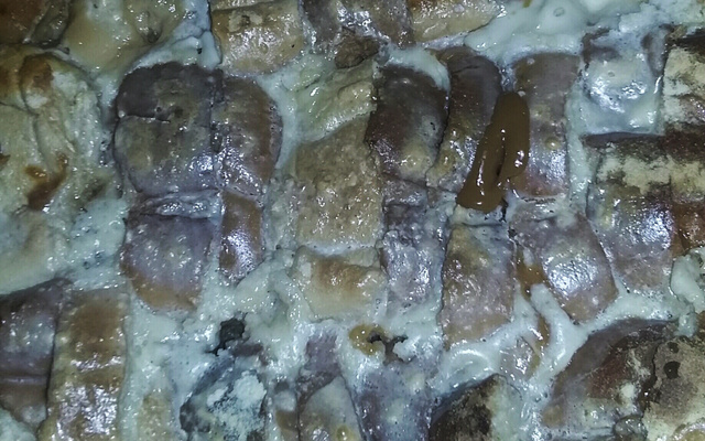 Torta de pão com doce de leite