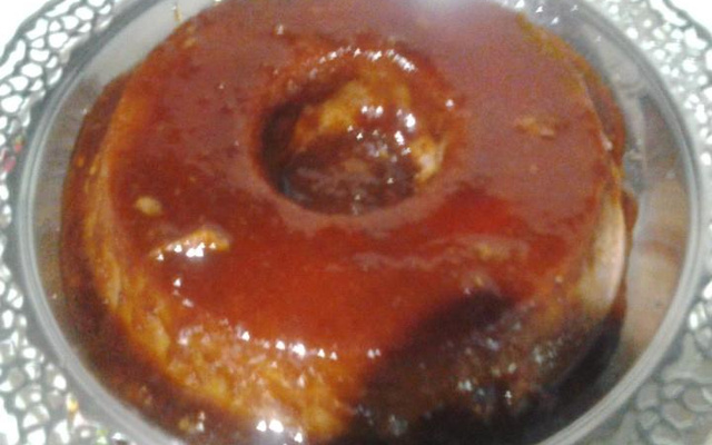 Pudim três cores de pão e chocolate