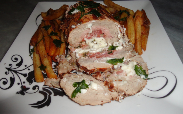Pernil recheado com calabresa marinado na cerveja