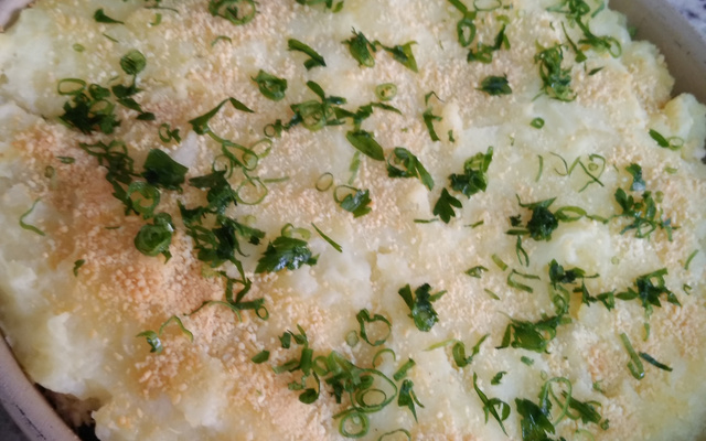 Escondidinho de bacalhau, opções (peixe, frango ou carne moida ou desfiada)