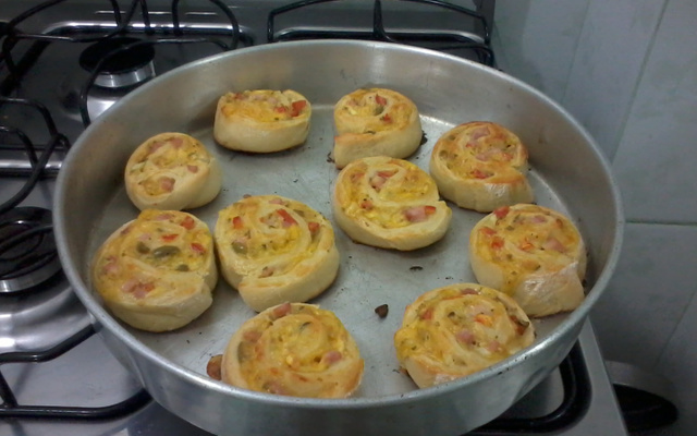 Caracóis de presunto e queijo