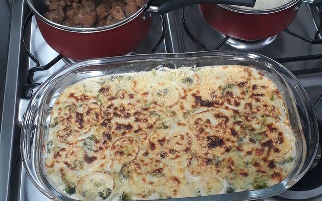 Brócolis ao creme de molho branco