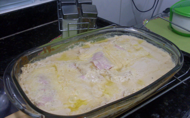 Lasanha de presunto e queijo ao molho branco