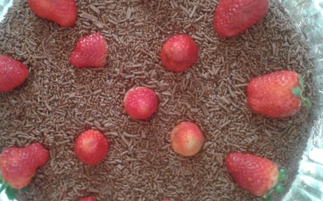 Bolo de brigadeiro com Morango