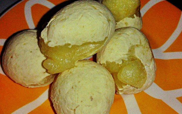 Bolo de queijo vegano