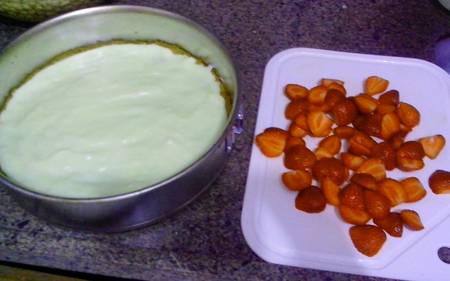 Torta de morango (com biscoito maisena)