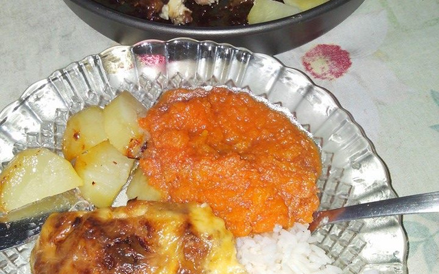 Frango assado com creme de cebola e maionese