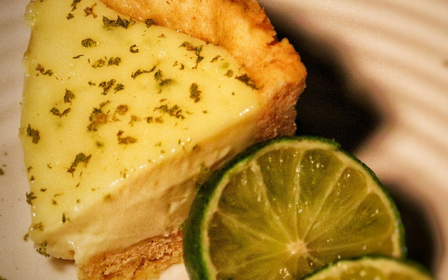 Torta de limão (simples, fácil, rápida e sem ir ao forno)