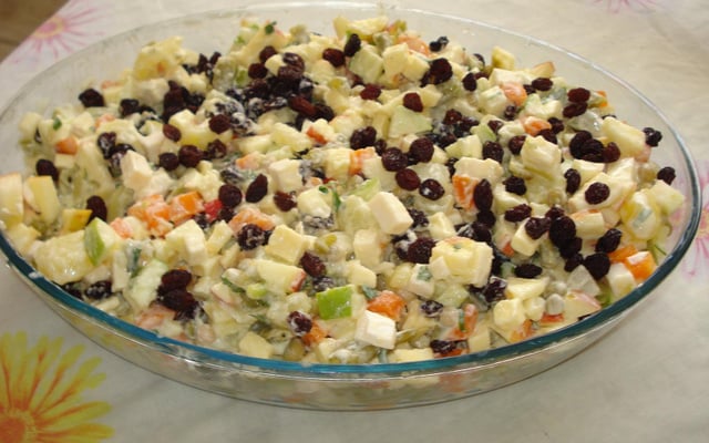 Salada de legumes com maçã