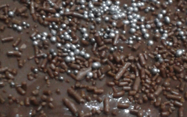 Bolo de caneca com calda super fácil