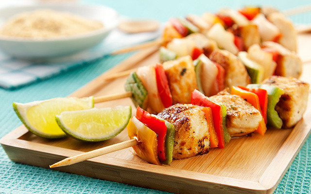 Espeto de peixe e legumes