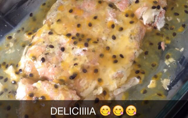 Salmão ao molho de maracujá