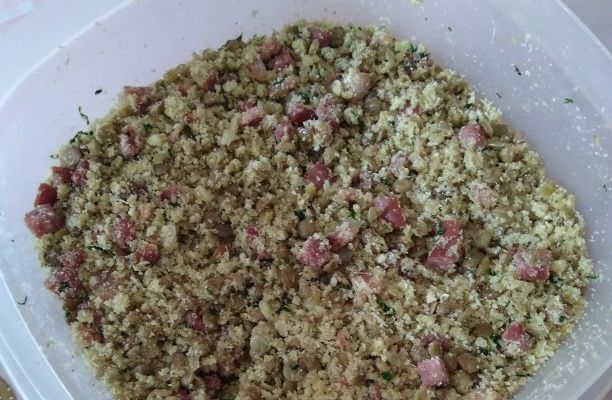 Farofa de lentilha com linguiça