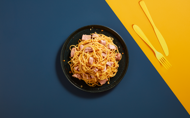 Macarrão ao alho e óleo com atum