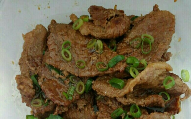 Carne na panela de pressão com cebola