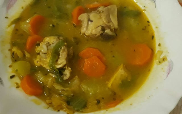 Sopa de legumes e frango