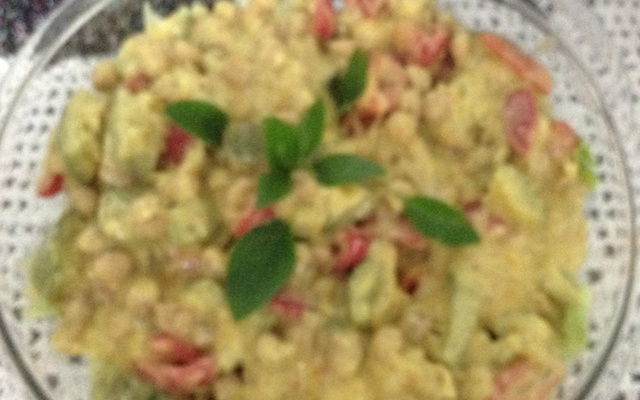 Salada de grão-de-bico e abobrinha