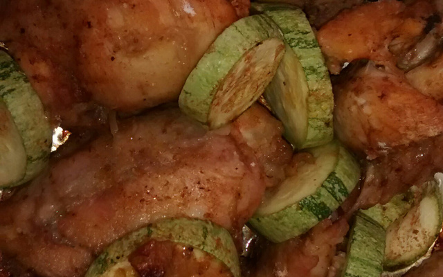 Coxa e sobre coxa de frango assada da Ana