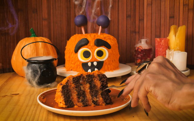 Bolo de chocolate com recheio de doce de abóbora