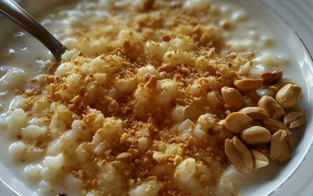 Canjica com amendoim