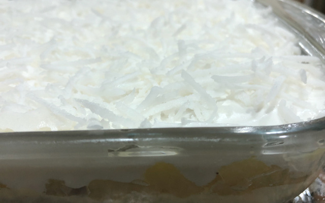 Pavê de abacaxi com marshmallow e coco fresco