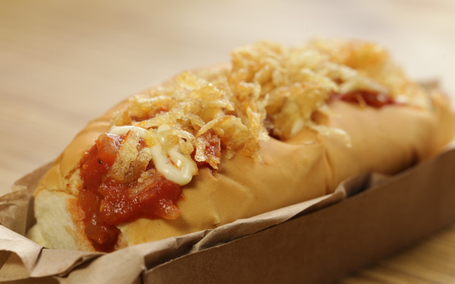 Cachorro-quente com batata palha caseira