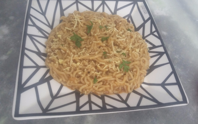 Miojo ao alho e shoyu