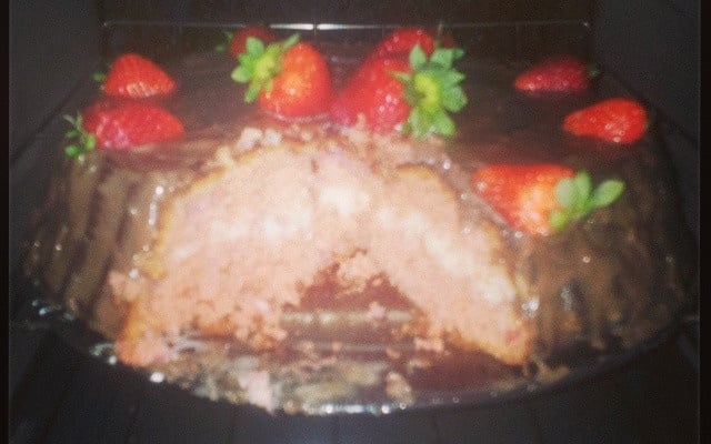 Bolo de morango muito fácil