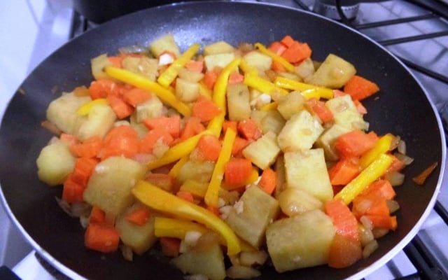 Batata doce salteada com legumes