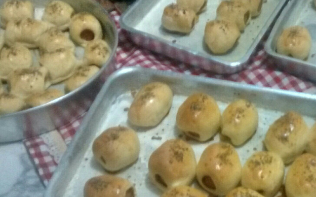 Enroladinho de salsicha assado fácil