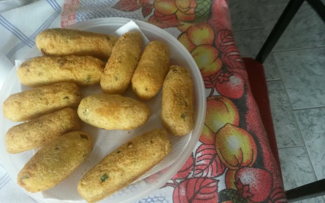 Bolinho de mandioca recheado