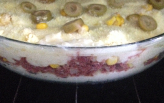 Escondidinho de macaxeira com carne  de sol