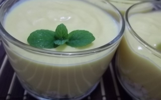 Suspiros com creme de manga