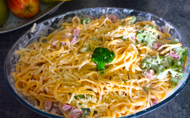 Macarrão com brócolis ao molho branco