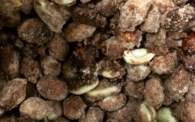 Amendoim doce com chocolate