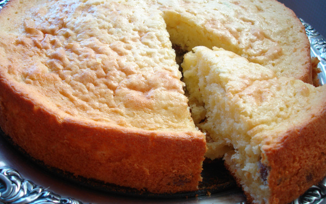 Bolo 150 (feito com requeijão e amêndoas)