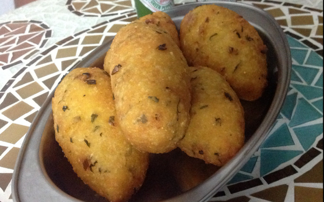 Encapotado (bolinho de frango)