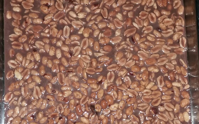 Pé de moleque de leite condensado