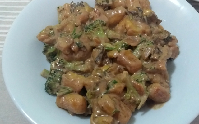 Nhoque ao molho funghi