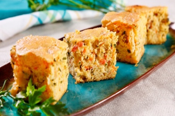 Torta de fubá com frango