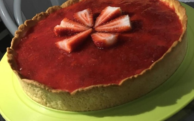 Torta de morango fácil e deliciosa 