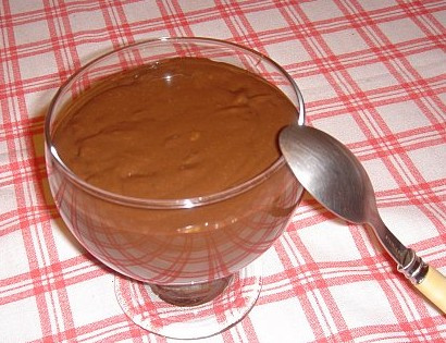 Gelado de chocolate e nozes