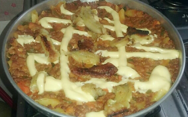 Penne ao molho de carne moída com creme de leite