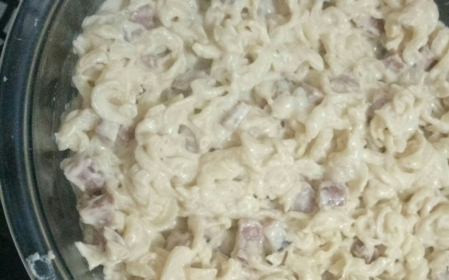 Macarrão ao molho branco com bacon
