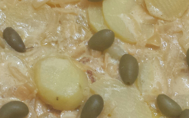 Peixe  ao molho branco com batatas