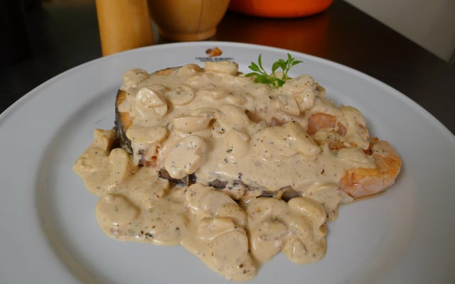 Salmão ao champignon