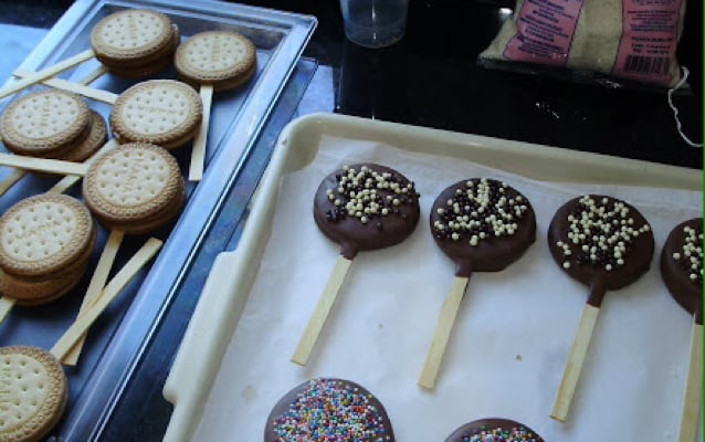 Pirulito diferente de chocolate