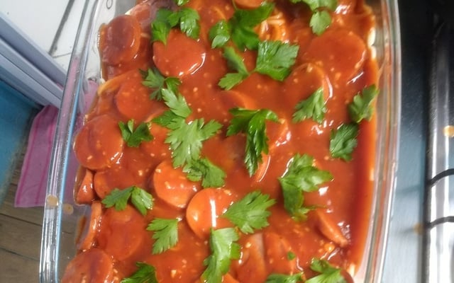 Espaguete com molho de calabresa