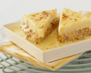 Sanduíche gratinado de patê de atum
